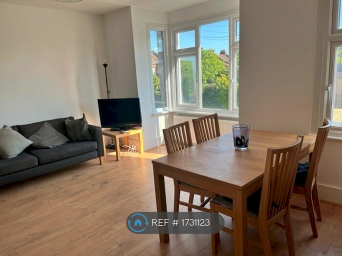 3 Bedroom Flat To Rent In Wood Green, London, N22
