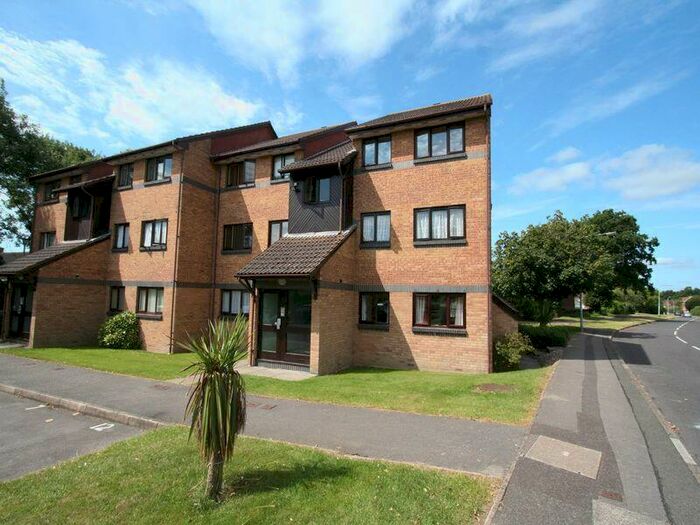 2 Bedroom Flat To Rent In Upper Brook Drive, Locks Heath, SO31