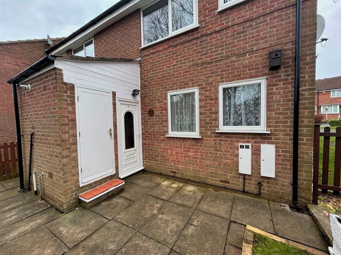 1 Bedroom Flat To Rent In Settrington Road, Scarborough, YO12