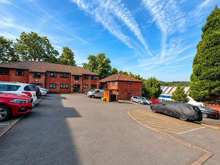 2 Bedroom Flat To Rent In Kaybridge Close, HP13