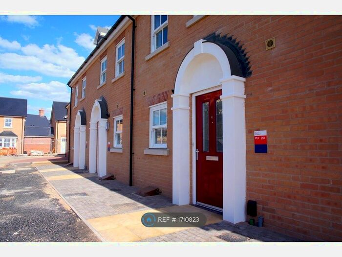 3 Bedroom Terraced House To Rent In Parade Square, Colchester, CO2