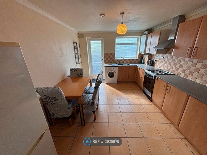1 Bedroom Flat To Rent In Dawson Close, Hayes, UB3