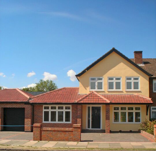 4 Bedroom Detached House To Rent In Pettits Lane, Romford, RM1