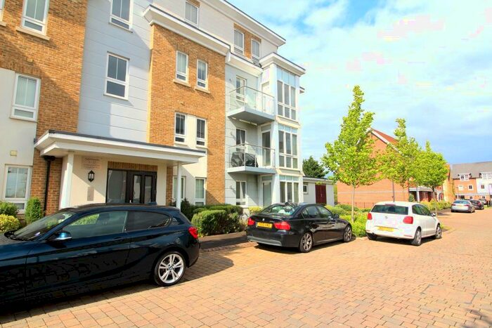 2 Bedroom Apartment To Rent In Kingfisher Drive, Maidenhead, SL6