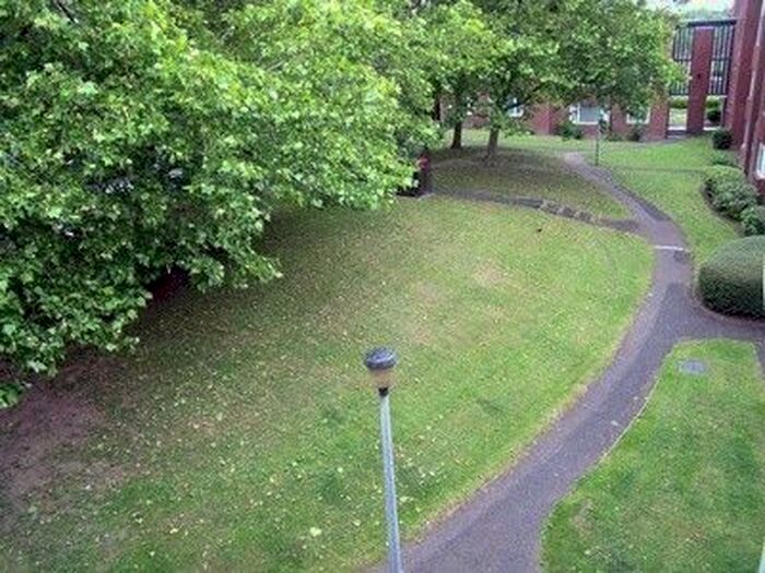 1 Bedroom Flat To Rent In Downton Court, Deercote, Hollinswood, TF3