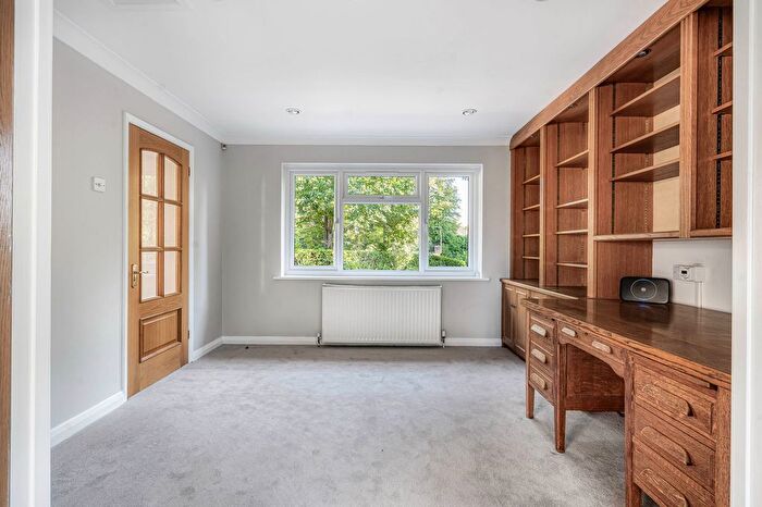 5 Bedroom Detached House For Sale In Kennel Close, Fetcham, KT22