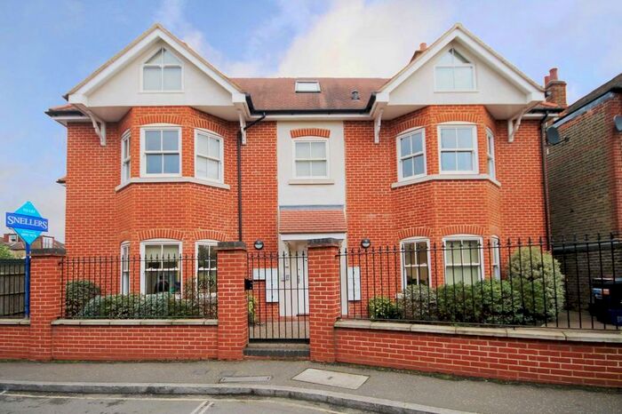 1 Bedroom Flat To Rent In Holly Road, Twickenham, TW1