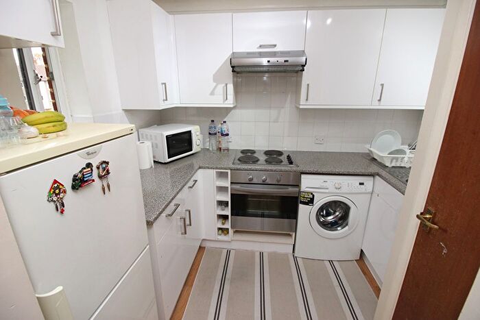1 Bedroom Flat To Rent In Cedar Road, Sutton, SM2