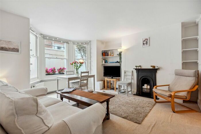 2 Bedroom Flat To Rent In Lakeside Road, London, W14