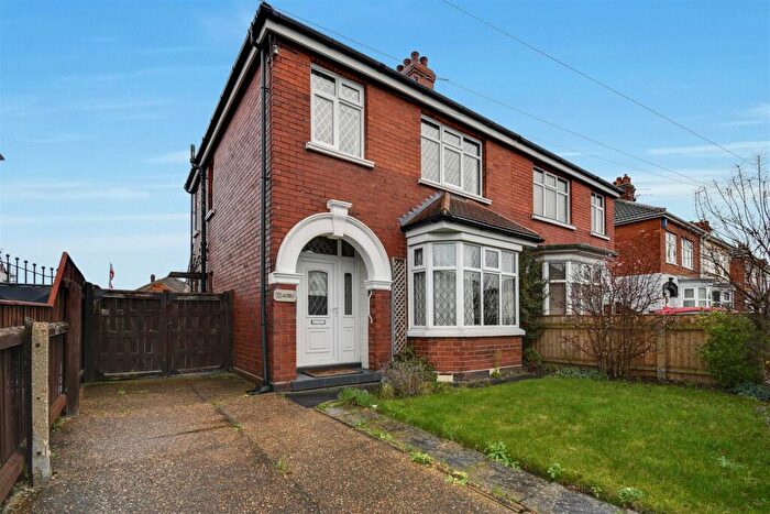 3 Bedroom Semi Detached House For Sale In Carr Lane, Cleethorpes, DN35