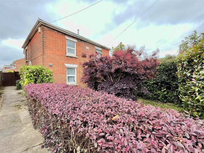 3 Bedroom House To Rent In Portsmouth Road, Southampton, SO19