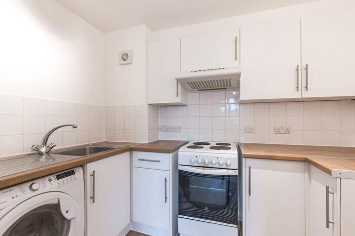 1 Bedroom Flat To Rent In Bushey Grove Road, Bushey, WD23