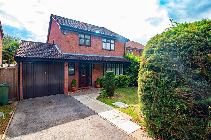 3 Bedroom Property To Rent In Ibstone Avenue, Bradwell Common, Milton Keynes, MK13