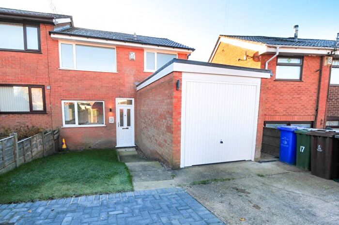 3 Bedroom Town House To Rent In Sutton Drive, Droylsden, Manchester, M43