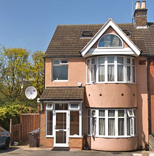 3 Bedroom Apartment To Rent In Burnt Oak, Edgware, HA8