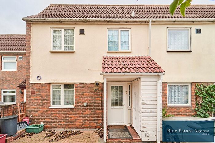 3 Bedroom Terraced House For Sale In Scott Gardens, Hounslow, TW5