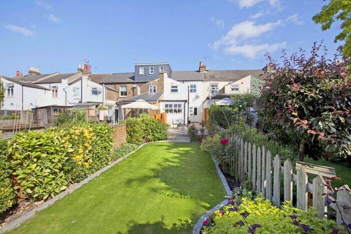 2 Bedroom Terraced House To Rent In Albert Street Windsor, SL4