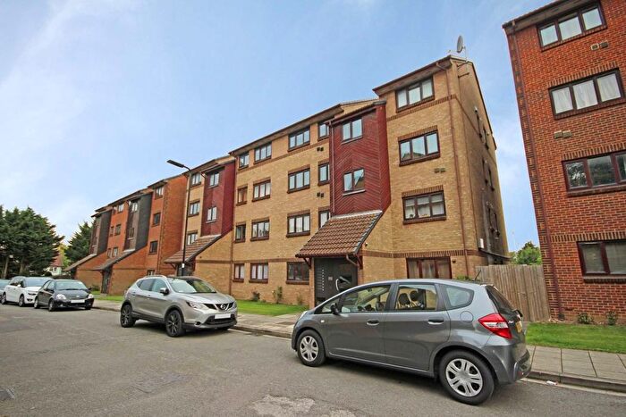 2 Bedroom Flat To Rent In Wicket Road, Perivale, UB6
