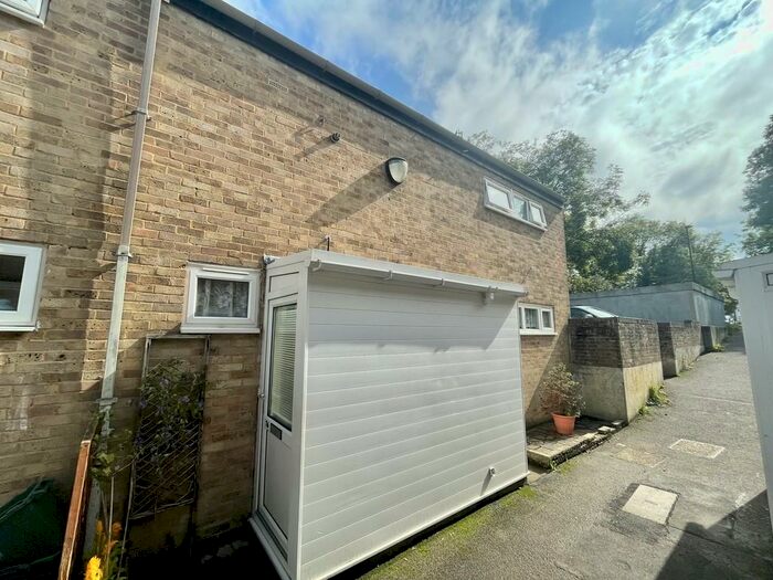 3 Bedroom End Of Terrace House To Rent In Southlands Close, Coulsdon, CR5