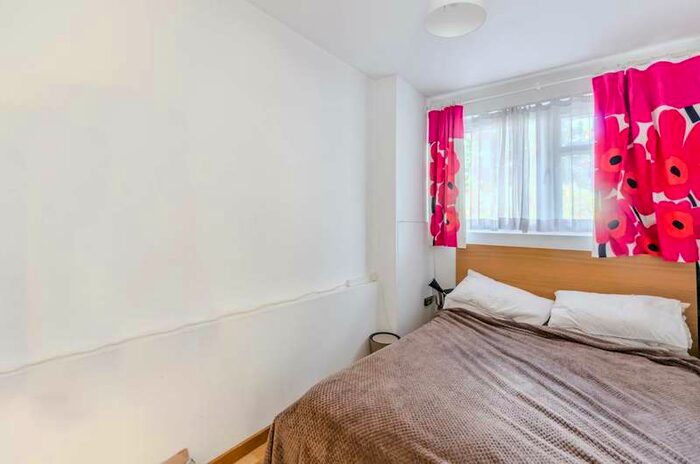 1 Bedroom Flat To Rent In Hydethorpe Road, Balham, SW12