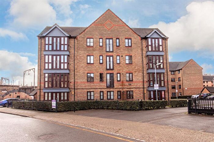 2 Bedroom Flat For Sale In Riley House, Bow, E3