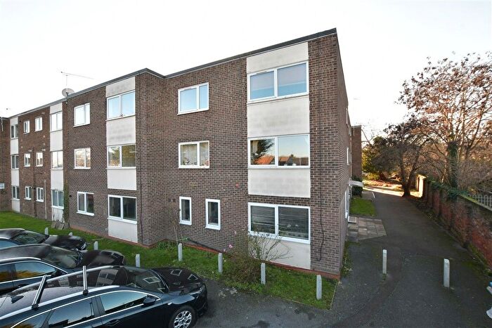 2 Bedroom Flat For Sale In Chaplaincy Gardens, Hornchurch, Essex, RM11