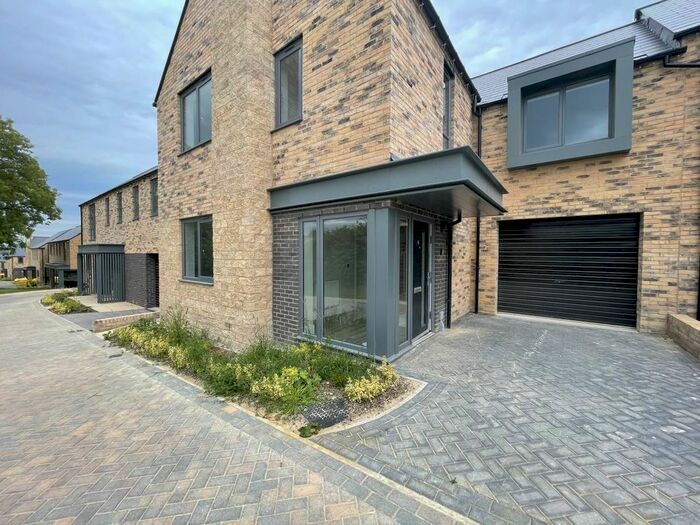4 Bedroom Property To Rent In Ryburn Mews, Harrogate, HG3