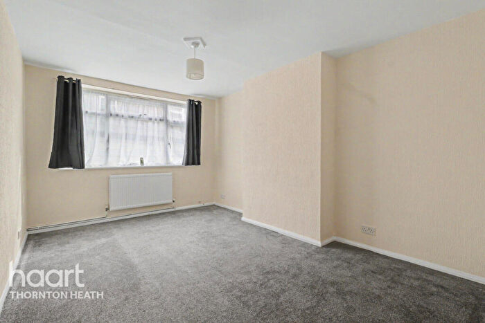2 Bedroom Flat For Sale In Colliers Water Lane, Thornton Heath, CR7