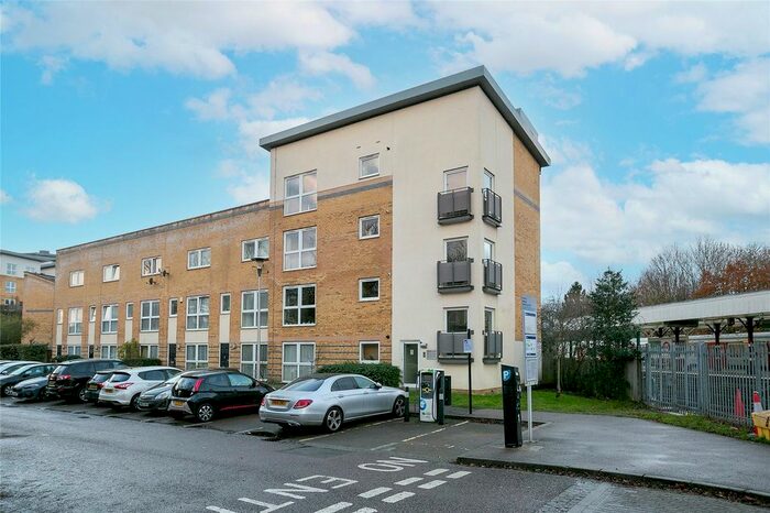 2 Bedroom Flat To Rent In Venice Avenue, Watford WD18