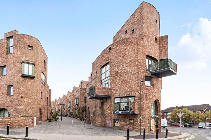 1 Bedroom Flat For Sale In Edgeworth Mews, Finchley, London, N3