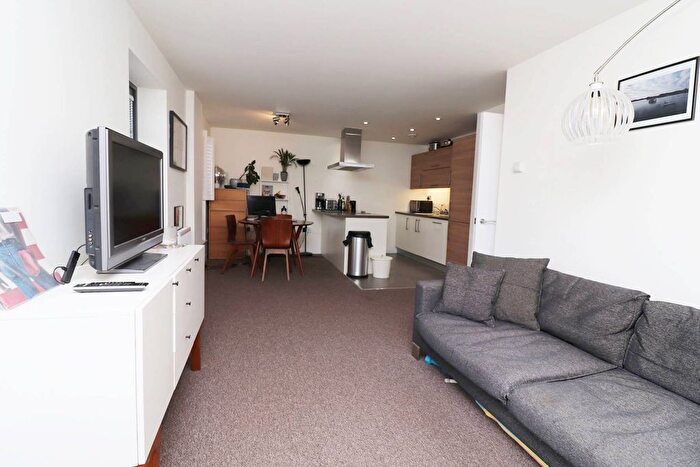 3 Bedroom Flat To Rent In Heath Place, London, E3