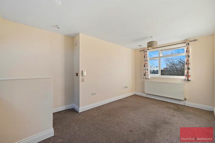 1 Bedroom Flat To Rent In North Circular Road, London, NW10