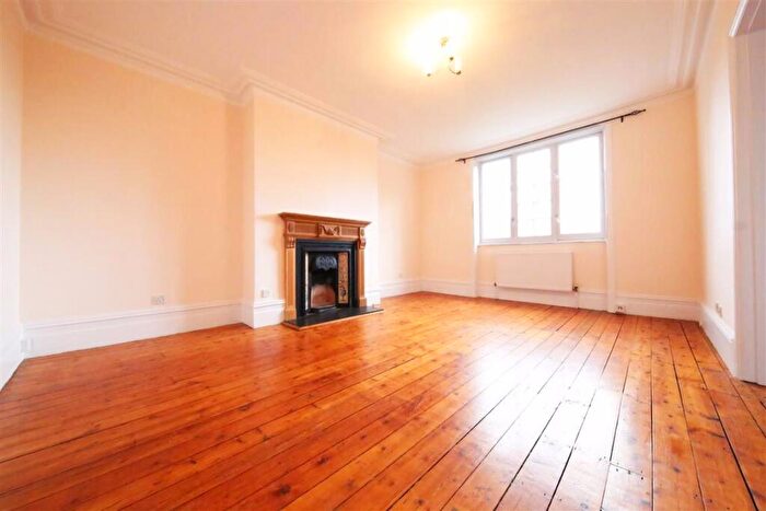2 Bedroom Apartment To Rent In Kings Gardens, West Hampstead, London, NW6