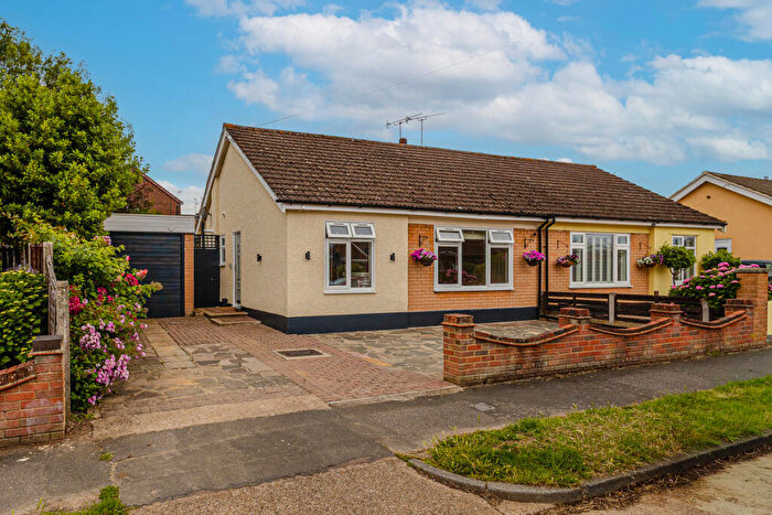 2 Bedroom Semi-Detached Bungalow For Sale In Ringwood Drive, Leigh-on-sea, SS9