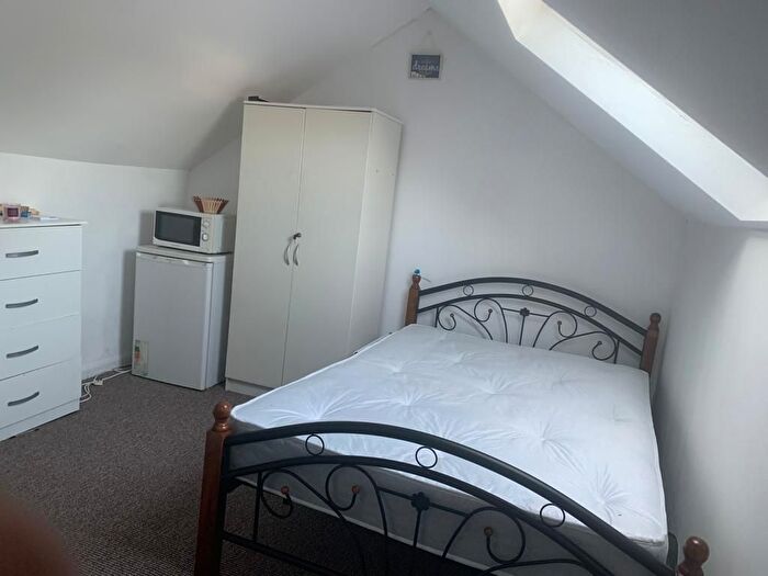 1 Bedroom Studio To Rent In Ilford, IG2