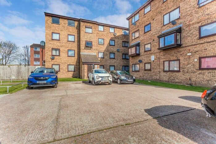 2 Bedroom Flat To Rent In Gurney Close, Barking, IG11
