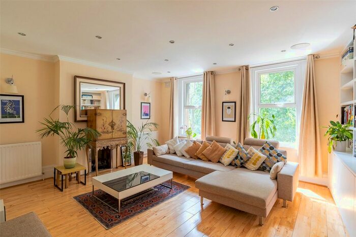 3 Bedroom Flat To Rent In Uxbridge Road, Shepherds Bush, London, W12