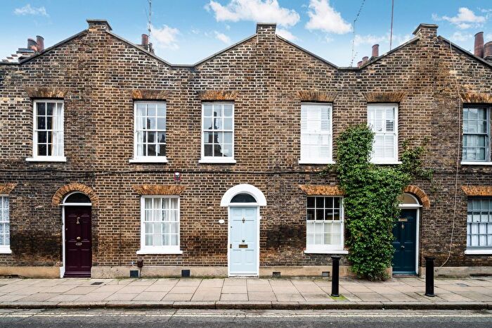 3 Bedroom Property To Rent In Roupell Street, London, SE1