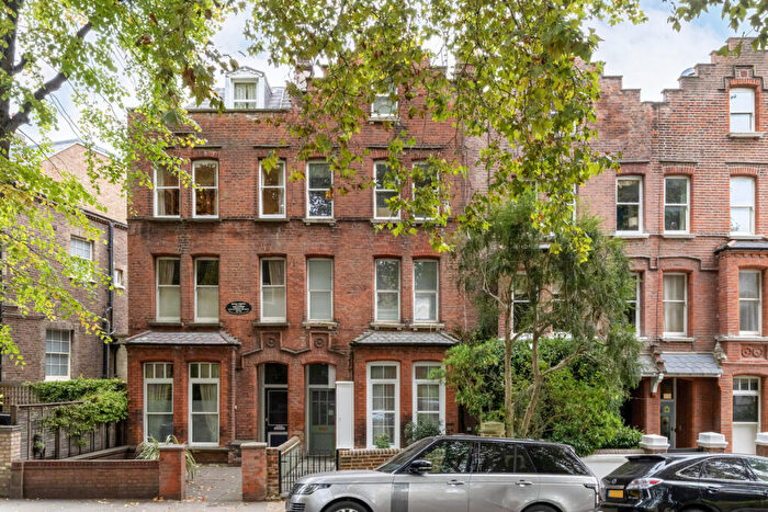 2 Bedroom Flat For Sale In Well Walk, London, NW3