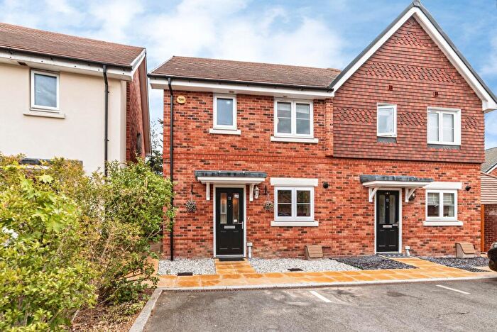 3 Bedroom Semi Detached House For Sale In Red Kite Close, Reading, RG31