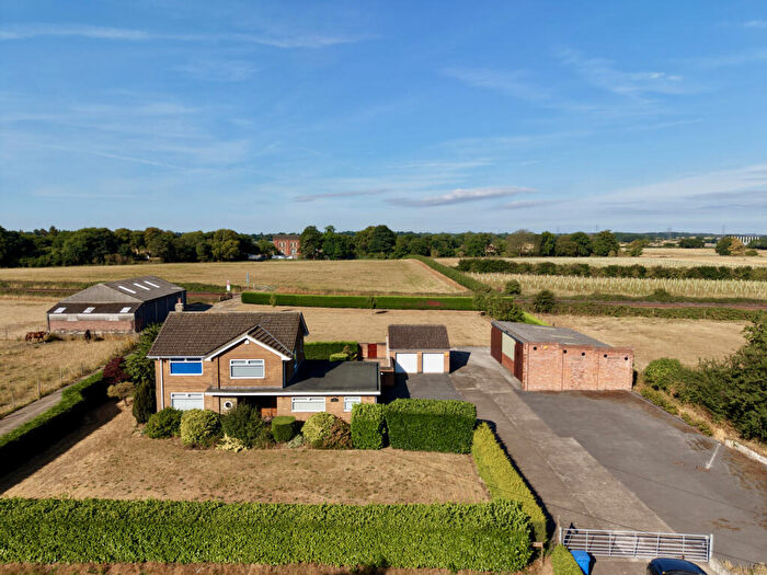 3 Bedroom Detached House For Sale In Dunswell Road, Cottingham, HU16