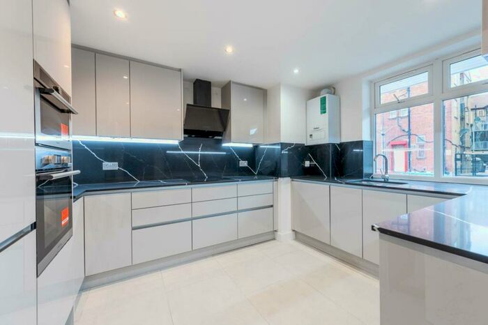 4 Bedroom Semi-Detached House To Rent In Woodgrange Avenue, Kenton, Harrow, HA3