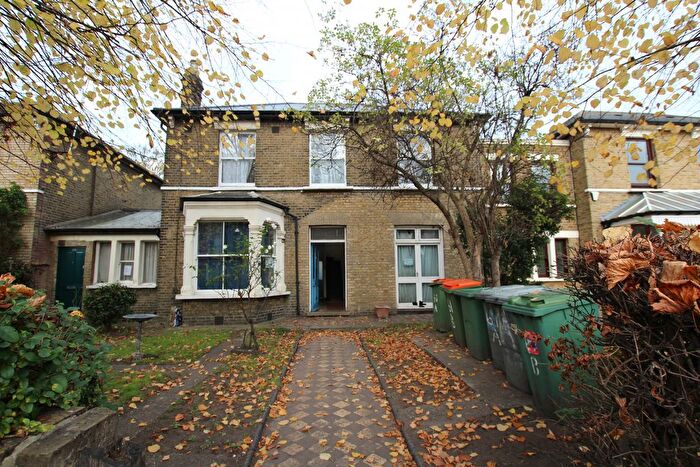 Terraced House To Rent In Claremont Road, London, E7