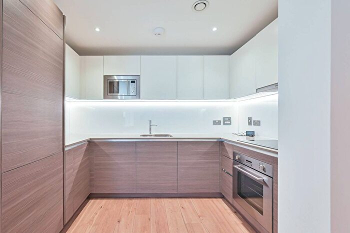 3 Bedroom Flat To Rent In Grove Park, Colindale, London, NW9