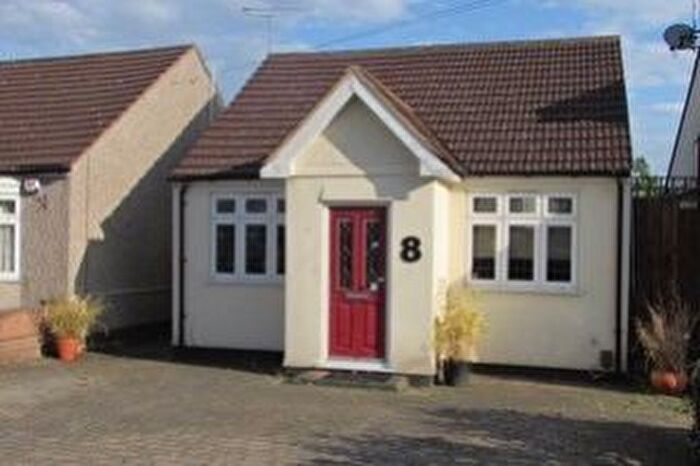 3 Bedroom Bungalow To Rent In Merlin Road, Romford, RM5