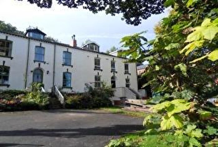 2 Bedroom Flat To Rent In Meanwood Road, Leeds, West Yorkshire, LS7