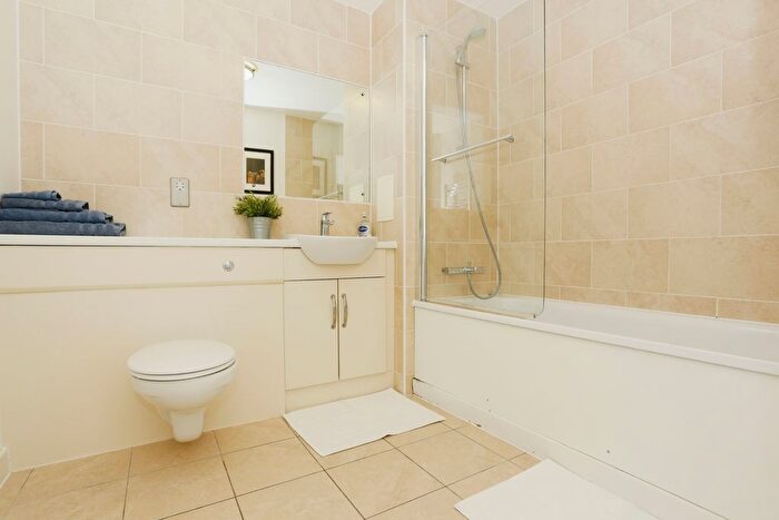 1 Bedroom Flat For Sale In Glengall Road, London, SE15