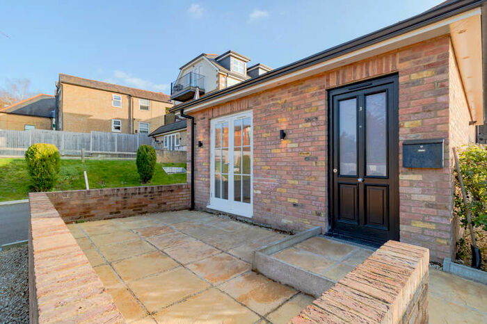 1 Bedroom Maisonette Flat To Rent In Priory Road, HP13