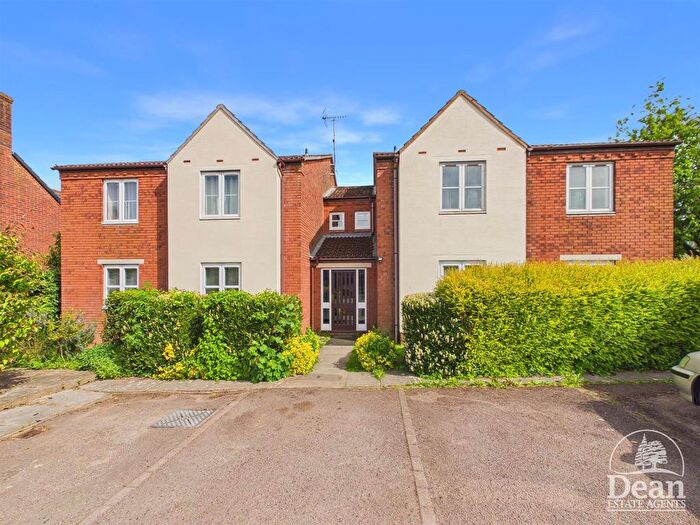 1 Bedroom Flat For Sale In Orchard Rise, Newnham, GL14