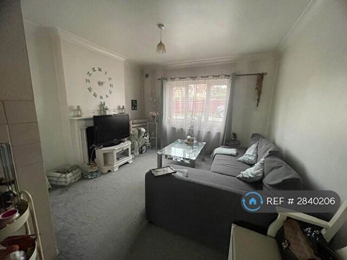 2 Bedroom Flat To Rent In Wycombe Road, Marlow, SL7